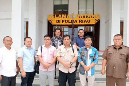Beberapa ketua organisasi pers dan JMSI dampingi oknum wartawan Soni membuat laporan polisi akun tiktok @chikachika ke Ditriskrimsus Polda Riau