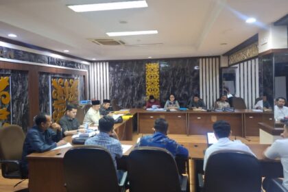 Suasana rapat membahas polemik pengadaan tanah untu Tol