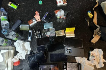 Sejumlah barang dan narkotika ditemukan petugas saat razia