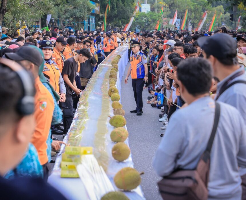 Festival kue talam ketan durian sepanjang 1 kilometer