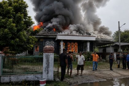 Rumah warga di kampung Pangkalan Makmur terbakar