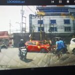 Rekaman camera dashcam pengendara roda empat