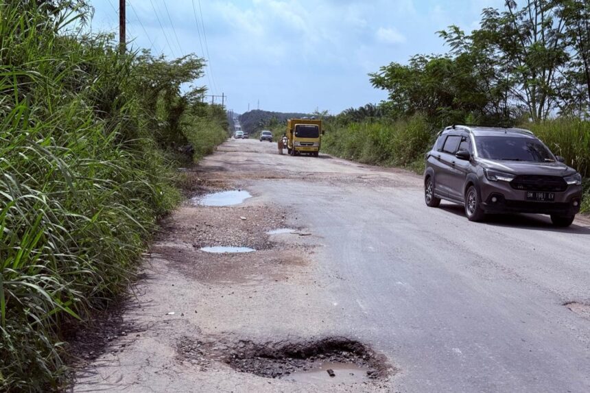Jalan lintas Gasib - Maredan penghubung Siak - Pekanbaru