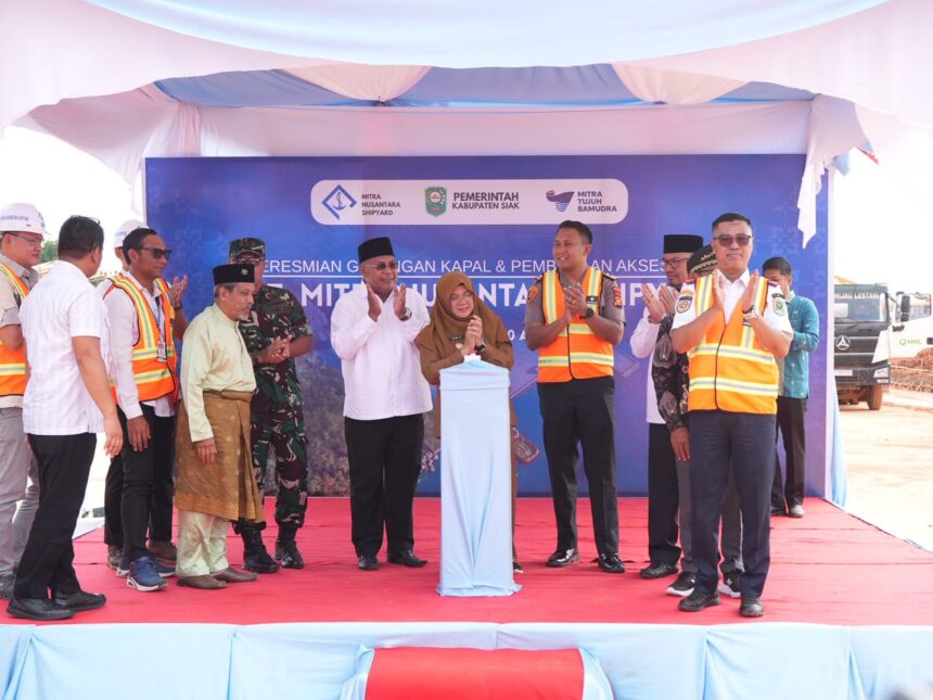 Bupati Siak meresmikan pembangunan galangan kapal PT MNS