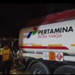Truk tanki Pertamina di sebuah gudang penimbunan BBM di Rokan Hilir